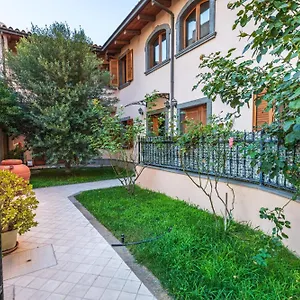 Apartment Casa Lilla 1 E 2 Oristano